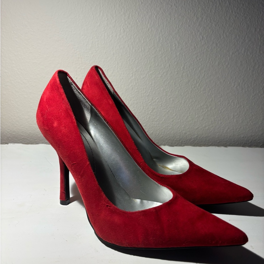 Guess Red Pointed-Toe Heels